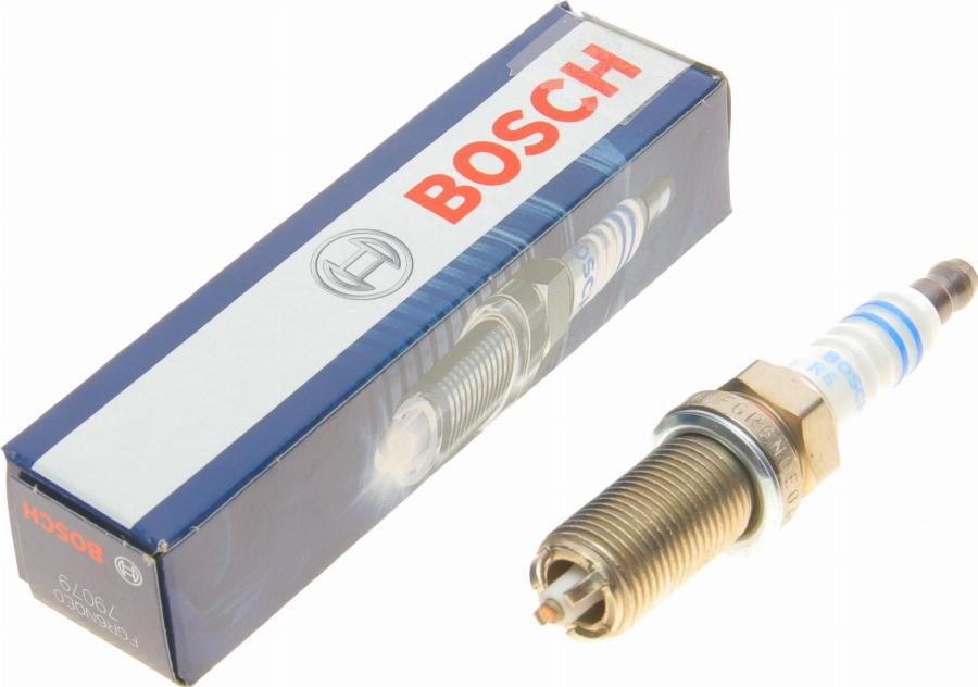 BOSCH 0 242 240 635 - Свічка запалювання avtolavka.club