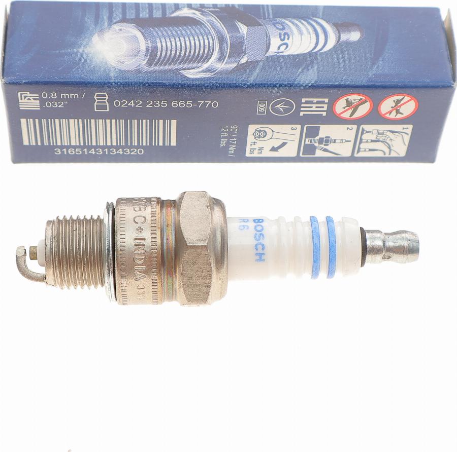 BOSCH 0 242 235 665 - Свічка запалювання avtolavka.club