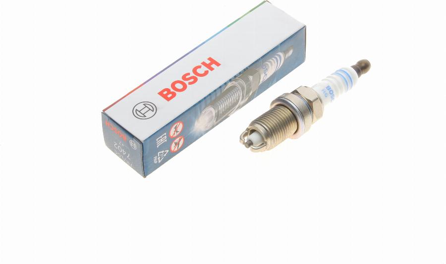 BOSCH 0 242 235 668 - Свічка запалювання avtolavka.club