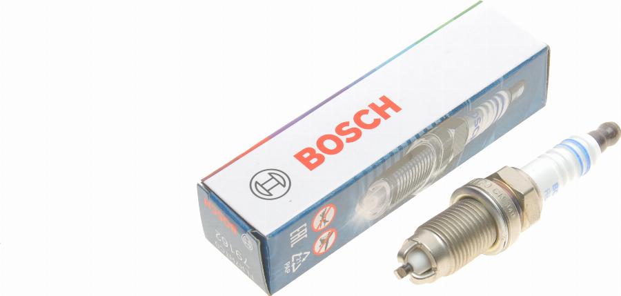 BOSCH 0 242 235 788 - Свічка запалювання avtolavka.club